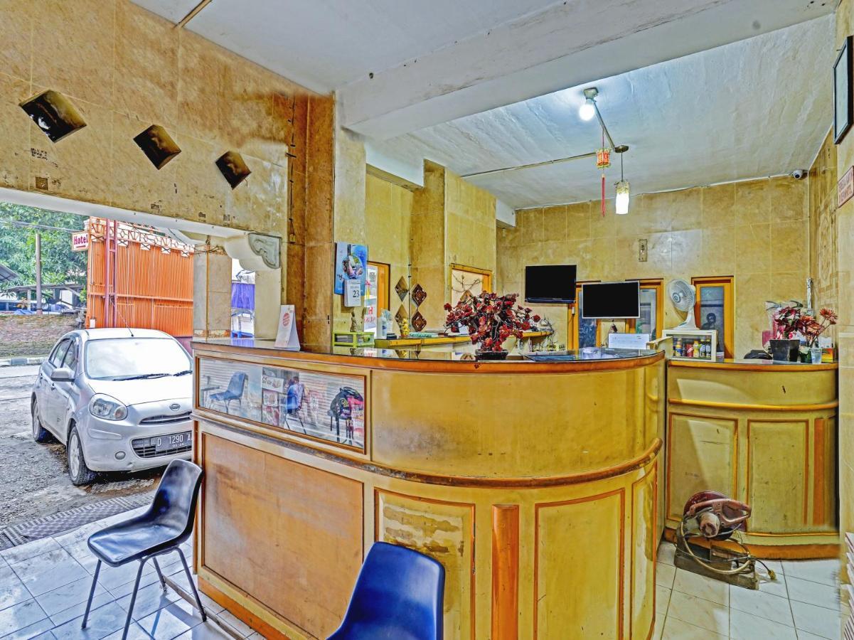 Oyo 90238 Hotel Nusantara Cirebon Εξωτερικό φωτογραφία